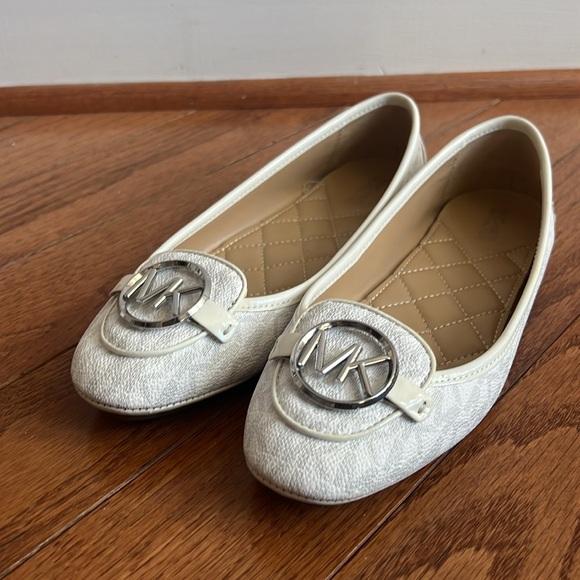 Michael Kors Lillie Moccasins Flats White/Silver - Picture 2 of 14